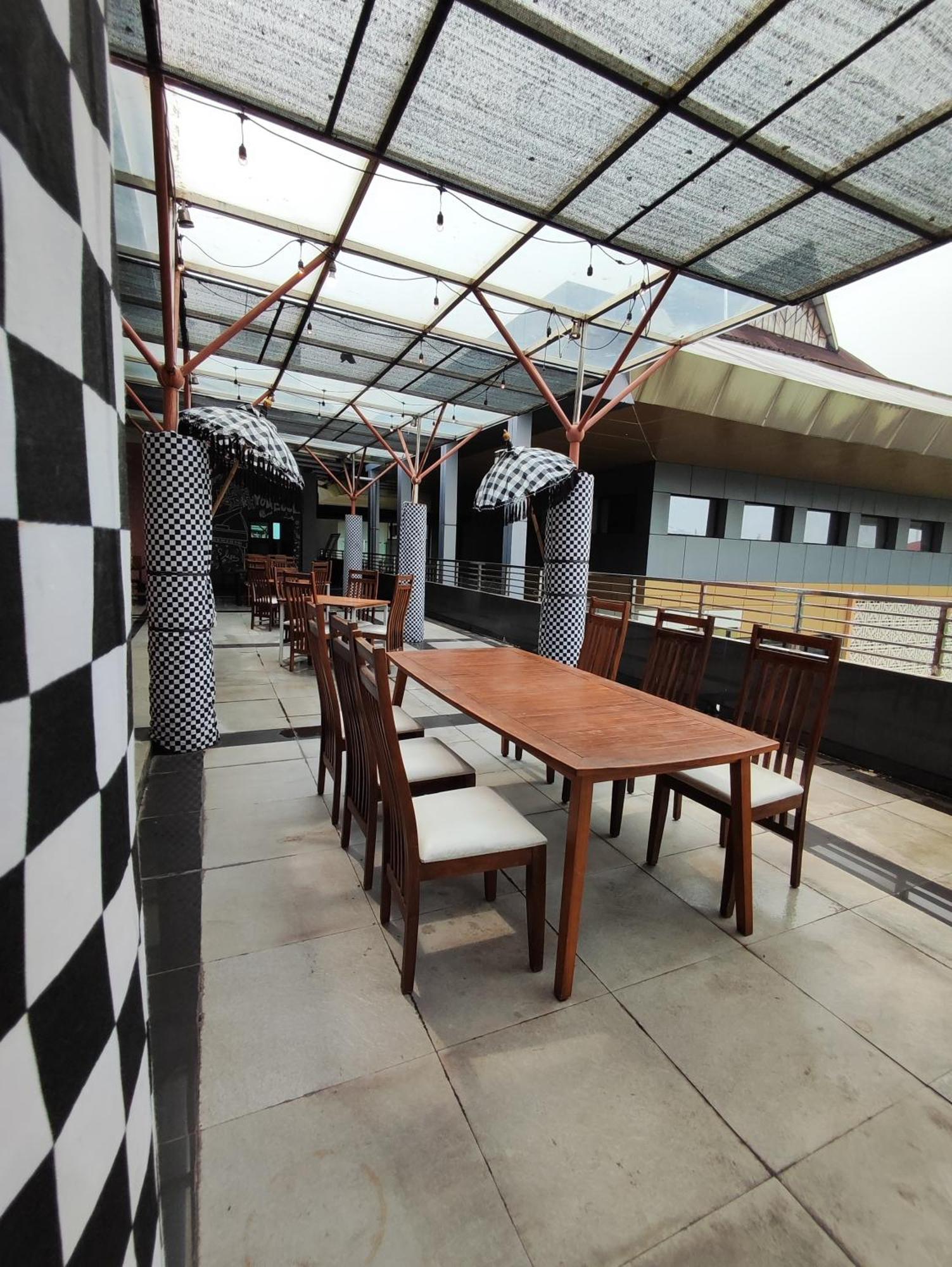 Utc Hotel Σεμαράνγκ Εξωτερικό φωτογραφία