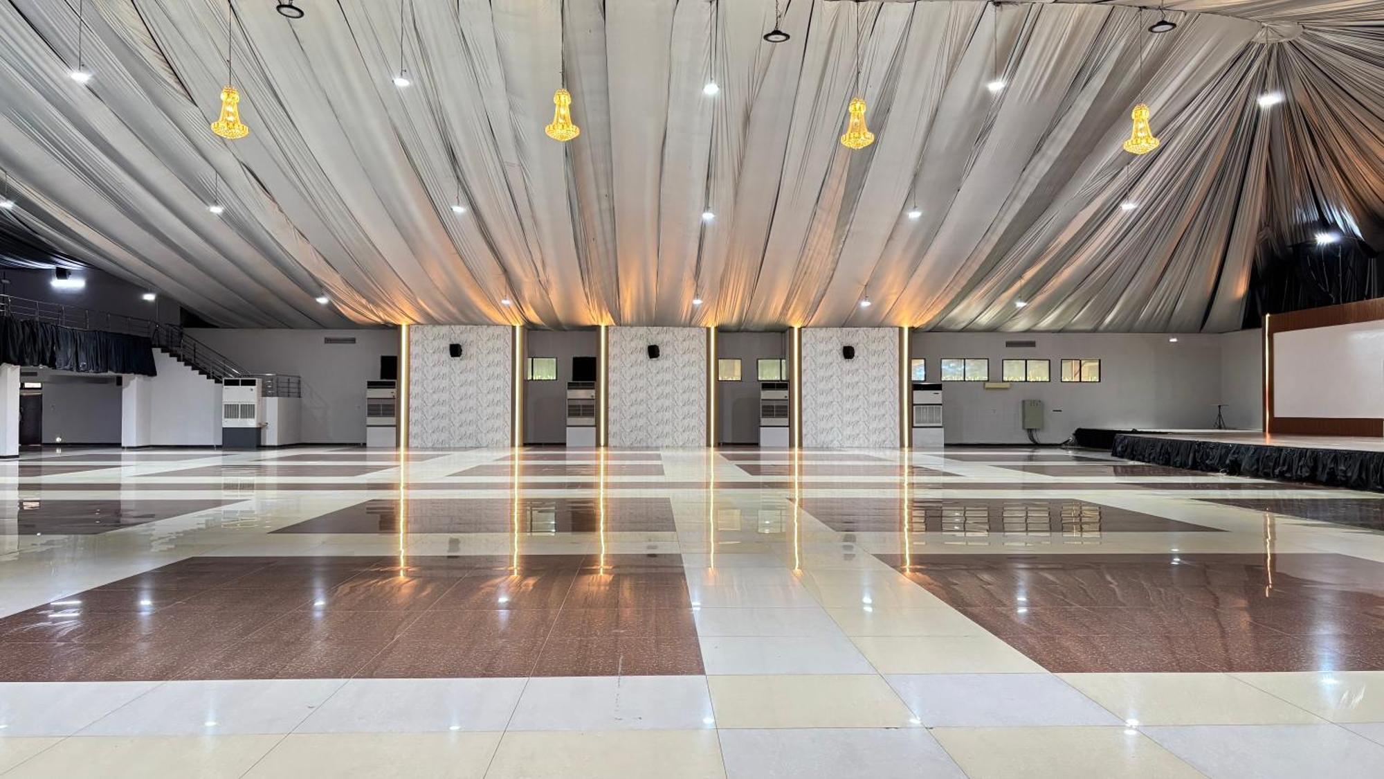 Utc Hotel Σεμαράνγκ Εξωτερικό φωτογραφία